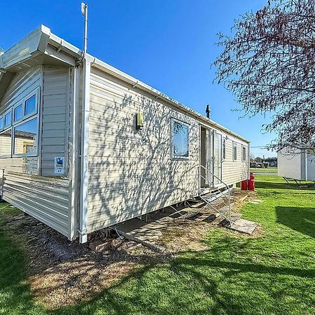 8 Berth Caravan For Hire At St Osyth Beach Ref 28047R Клактон-он-Си Экстерьер фото