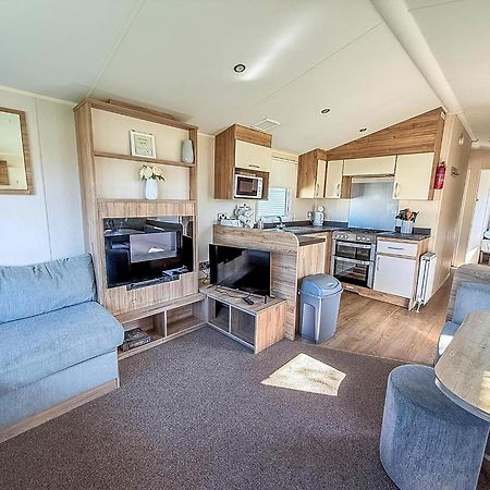 8 Berth Caravan For Hire At St Osyth Beach Ref 28047R Клактон-он-Си Экстерьер фото