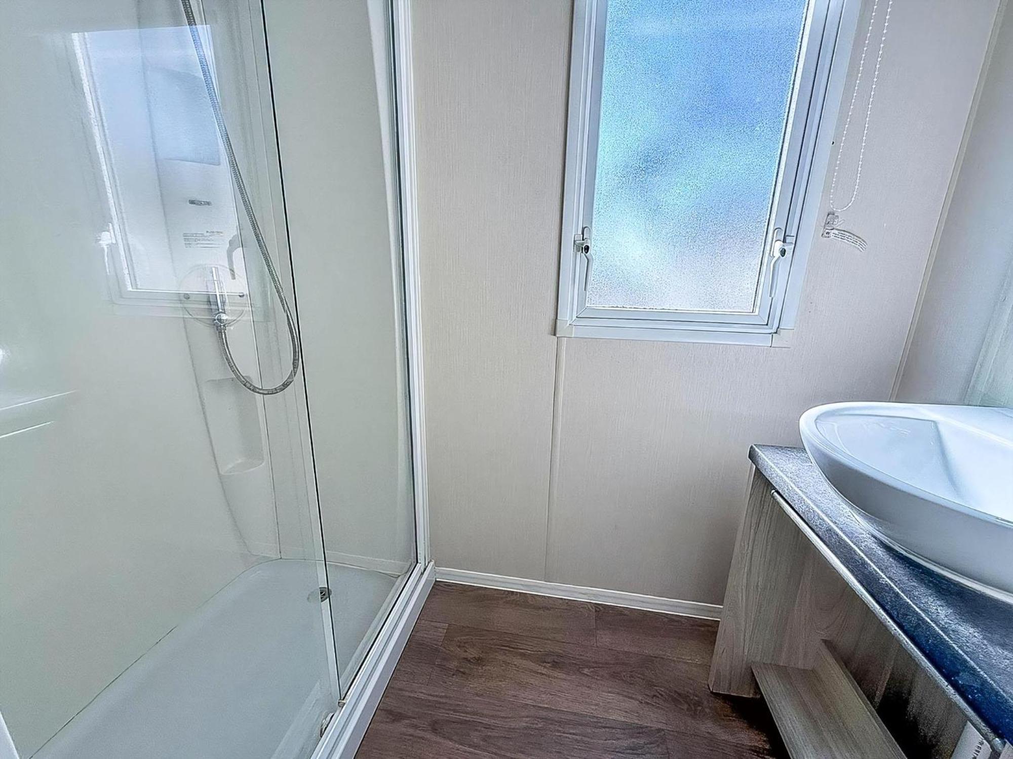 8 Berth Caravan For Hire At St Osyth Beach Ref 28047R Клактон-он-Си Экстерьер фото