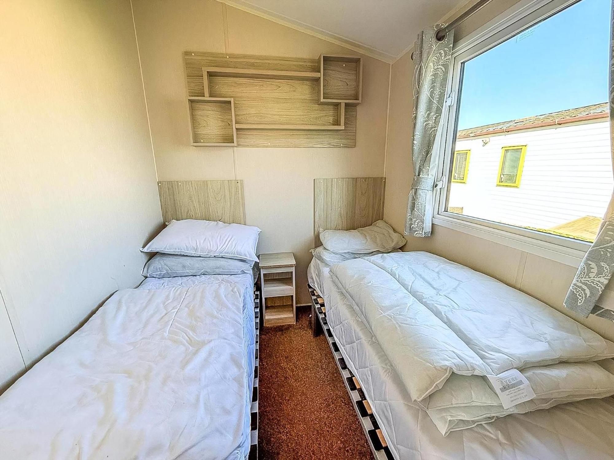 8 Berth Caravan For Hire At St Osyth Beach Ref 28047R Клактон-он-Си Экстерьер фото