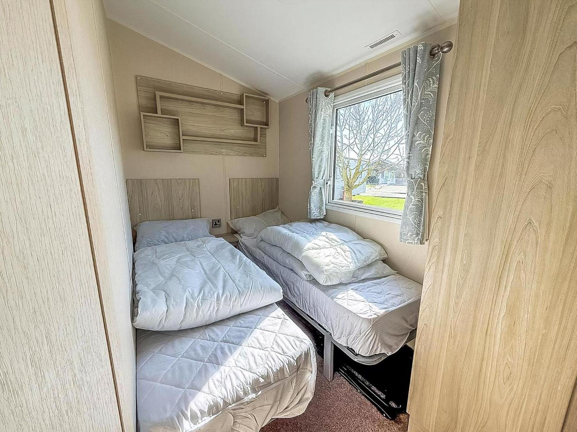 8 Berth Caravan For Hire At St Osyth Beach Ref 28047R Клактон-он-Си Экстерьер фото