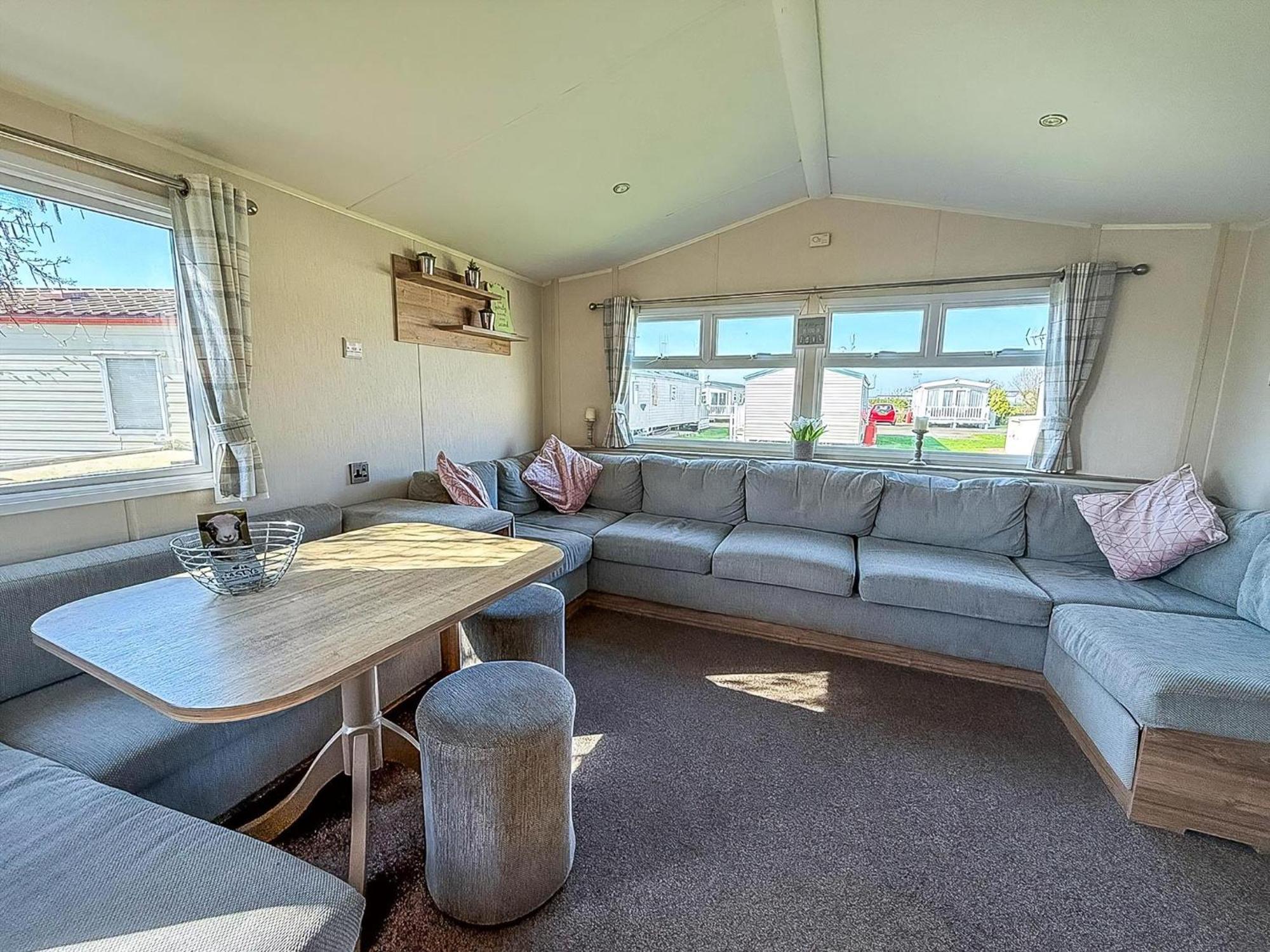 8 Berth Caravan For Hire At St Osyth Beach Ref 28047R Клактон-он-Си Экстерьер фото